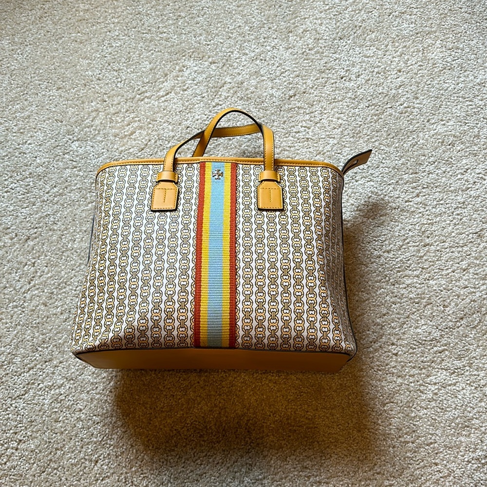 Tory Burch tote handbag- in great condition!